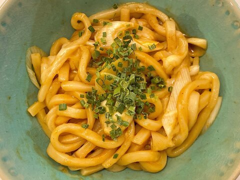 レンジで簡単☆濃厚汁なしチーズカレーうどん